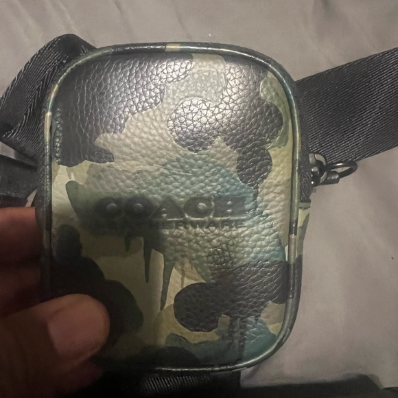 Coach Fatigue Slingbag (UNISEX) - Picture 6 of 6